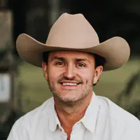 Écoutez undefined, regardez des vidéoclips, lisez la biographie, consultez les dates de tournée et plus encore !