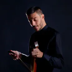 聆聽 Theofilos Poutachidis、觀看音樂影片、閱讀小傳、查看巡演日期等！