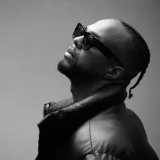 收听 Yearns、观看音乐视频、阅读小传、查看巡演日期等 ！