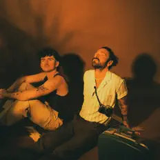 Ascolta Dear Mom, guarda video musicali, leggi la biografia, vedi le date del tour & altro!