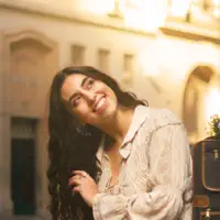 Luister naar undefined, bekijk muziekvideo's, lees de bio, bekijk de tourdata, en meer!