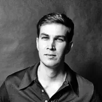 undefined을(를) 듣고, 뮤직 비디오를 보고, 약력을 읽고, 투어 일정 등을 확인하세요!