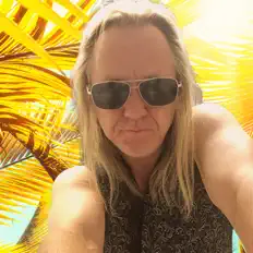 Ascolta Johnny Rhodes, guarda video musicali, leggi la biografia, vedi le date del tour & altro!