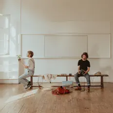 收听 Chambre 317、观看音乐视频、阅读小传、查看巡演日期等 ！