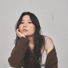 Hör dir Ayako Kawai an, schau dir Musikvideos an, lies die Biografie, finde Tourdaten und mehr!