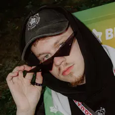 收听 KrasaWIN、观看音乐视频、阅读小传、查看巡演日期等 ！