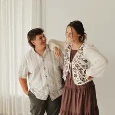 Posłuchaj wykonawcy Alexis & Tyler, obejrzyj teledyski, przeczytaj biografię, zobacz daty tras koncertowych i nie tylko!