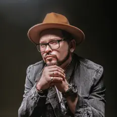 Listen to Maks Lorens, watch music videos, read bio, see tour dates & more!