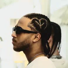 Ouça SACKI, assista a videoclipes, leia a biografia, veja as datas das turnês e mais!