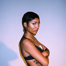 Ouve Liv.e, vê vídeos de música, lê a biografia, vê as datas da digressão e muito mais!