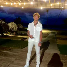 Posłuchaj wykonawcy Lilmanzay, obejrzyj teledyski, przeczytaj biografię, zobacz daty tras koncertowych i nie tylko!