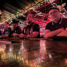 Poslechněte si interpreta Rooftop Boxer, sledujte hudební videa, přečtěte si životopis, podívejte se na data turné a další informace.