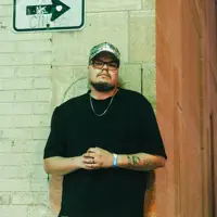 Dengarkan undefined, tonton video musik, baca bio, lihat tanggal tur & lainnya!