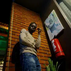 Ascolta Beejay, guarda video musicali, leggi la biografia, vedi le date del tour & altro!