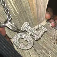 聆聽 undefined、觀看音樂影片、閱讀小傳、查看巡演日期等！