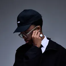收听 W4DE、观看音乐视频、阅读小传、查看巡演日期等 ！