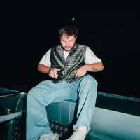 Ouça undefined, assista a videoclipes, leia a biografia, veja as datas das turnês e mais!