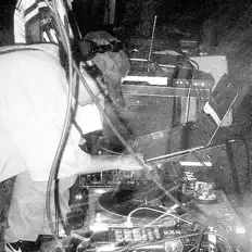 IN DA HOUSEを聴いたり、ミュージックビデオを鑑賞したり、経歴やツアー日程などを確認したりしましょう！