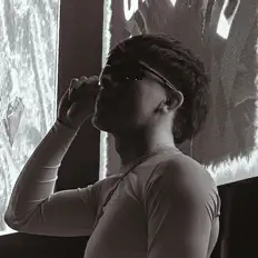 收听 High Cost、观看音乐视频、阅读小传、查看巡演日期等 ！