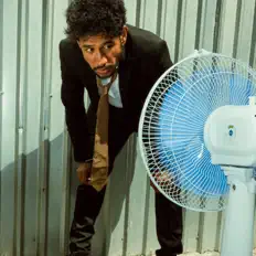 Teddy Adhityaを聴いたり、ミュージックビデオを鑑賞したり、経歴やツアー日程などを確認したりしましょう！