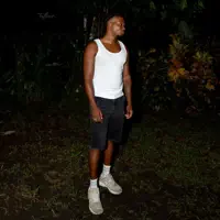 聆聽 undefined、觀看音樂影片、閱讀小傳、查看巡演日期等！