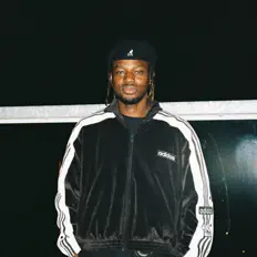 hero.createdを聴いたり、ミュージックビデオを鑑賞したり、経歴やツアー日程などを確認したりしましょう！