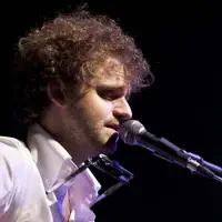 Luister naar undefined, bekijk muziekvideo's, lees de bio, bekijk de tourdata, en meer!