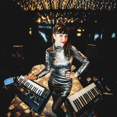 Listen to My Single Lise, watch music videos, read bio, see tour dates & more!