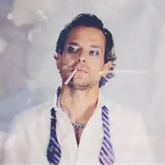 聆聽 Benicio Gray、觀看音樂影片、閱讀小傳、查看巡演日期等！