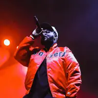 Hör dir undefined an, schau dir Musikvideos an, lies die Biografie, finde Tourdaten und mehr!