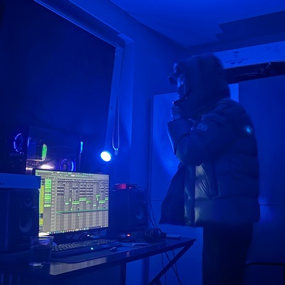Listen to 34yulo, watch music videos, read bio, see tour dates & more!