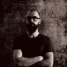 Ascolta Inner Voice, guarda video musicali, leggi la biografia, vedi le date del tour & altro!