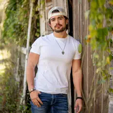 Posłuchaj wykonawcy Emmet Stevens Jr, obejrzyj teledyski, przeczytaj biografię, zobacz daty tras koncertowych i nie tylko!