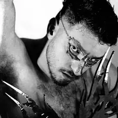 Dengarkan Nick Dino, tonton video musik, baca bio, lihat tanggal tur & lainnya!