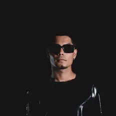 SAGAを聴いたり、ミュージックビデオを鑑賞したり、経歴やツアー日程などを確認したりしましょう！