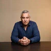 Dengarkan undefined, tonton video musik, baca bio, lihat tanggal tur & lainnya!