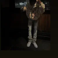 聆聽 undefined、觀看音樂影片、閱讀小傳、查看巡演日期等!