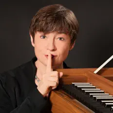 Sigrun Stephan dinle, müzik videolarını izle, biyografisini oku, tur tarihlerini ve daha fazlasını gör!