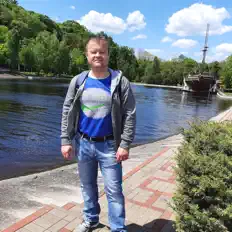 聆聽 Dfanov、觀看音樂影片、閱讀小傳、查看巡演日期等！