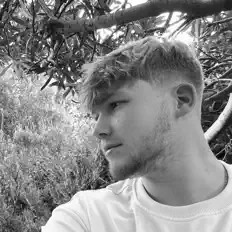 Posłuchaj wykonawcy Yung Brandoh, obejrzyj teledyski, przeczytaj biografię, zobacz daty tras koncertowych i nie tylko!