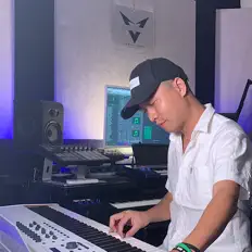 Tam Vinh Producer을(를) 듣고, 뮤직 비디오를 보고, 약력을 읽고, 투어 일정 등을 확인하세요!