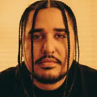 Posłuchaj wykonawcy undefined, obejrzyj teledyski, przeczytaj biografię, zobacz daty tras koncertowych i nie tylko!