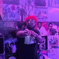 Escucha a undefined, mira videos musicales, lee su biografía, consulta las fechas de las gira y más.