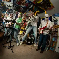 Poslechněte si interpreta Royal Oaks, sledujte hudební videa, přečtěte si životopis, podívejte se na data turné a další informace.