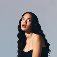 Hör dir undefined an, schau dir Musikvideos an, lies die Biografie, finde Tourdaten und mehr!