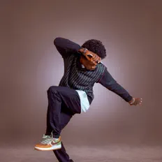 收听 Nangii、观看音乐视频、阅读小传、查看巡演日期等 ！