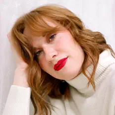 Emmeを聴いたり、ミュージックビデオを鑑賞したり、経歴やツアー日程などを確認したりしましょう！