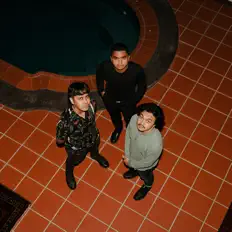 Sayonara, Boys!을(를) 듣고, 뮤직 비디오를 보고, 약력을 읽고, 투어 일정 등을 확인하세요!