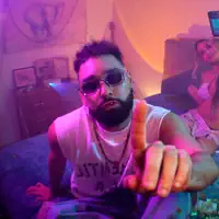 Escucha a undefined, mira vídeos musicales, lee la biografía, consulta fechas de giras y mucho más.