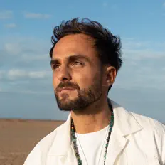 聆聽 Anthony Soto、觀看音樂影片、閱讀小傳、查看巡演日期等！